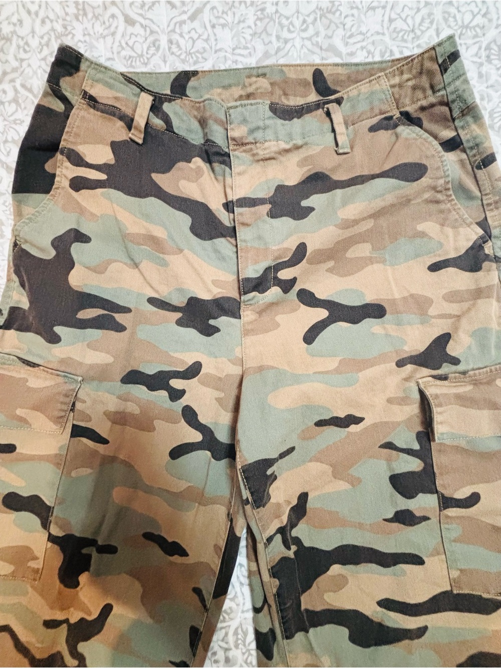 GAP Camouflage Cargo Pants in Green and Tan - Picture 6 of 8